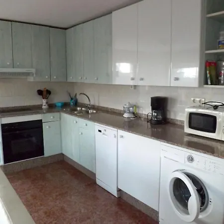 Prázdninový dům House With 3 Bedrooms In Camposancos With Wonderful Mountain View Furnished Garden And Wifi 200 M From The Beach
