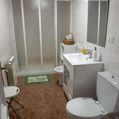 Prázdninový dům House With 3 Bedrooms In Camposancos With Wonderful Mountain View Furnished Garden And Wifi 200 M From The Beach